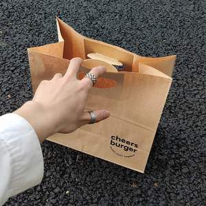 Sacs en papier kraft jetables écologiques et recyclables, conçus sur mesure avec poignées découpées pour l'emballage des hamburgers - Product Image 4