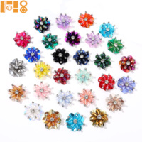 Accessoires de mode : Patchs à coudre faits main de 4 cm avec strass appliqués, perles et fleurs 3D colorées en sequins pour chaussures, sacs et vêtements