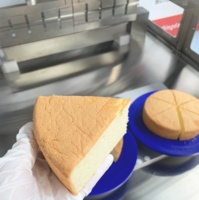 Solution de découpe industrielle à ultrasons pour l'industrie alimentaire de la boulangerie, machine à découper les bases de gâteaux, prix