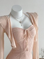 Ensemble deux pièces pour femmes : mini-robe plissée rose poudré et boléro à manches évasées, vente en gros, sur mesure
