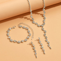 Ensemble de bijoux de qualité supérieure avec collier à pampilles, boucles d'oreilles et bracelet, style classique pour femmes, idéal pour les fêtes, bijoux de mariée