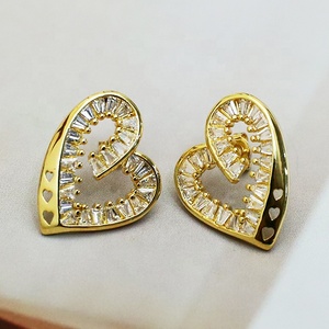 Petites boucles d'oreilles en forme de cœur, élégantes, vintage, plaquées or 18 carats, en cuivre, bijoux pour femmes, serties de zircon cubique, cadeau de luxe - Product Image 4