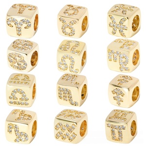 CZ9400 Bañado en Oro Micro Pavé CZ Constelaciones del Zodíaco 8mm 12 Signos del Zodíaco Amuleto Astrológico de 4 Caras Cuentas de Cubo Horóscopo - Product Image 4
