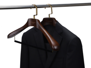 Индивидуальные роскошные деревянные брендовые вешалки для одежды логотип для хранения гардероба в магазинах - Product Image 4