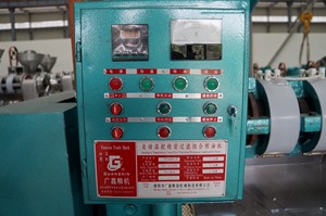 เครื่องสกัดน้ำมันเย็น YZLXQ95 Guangxin สำหรับ<span class=keywords><strong>สกัด</strong></span>น้ำมัน<span class=keywords><strong>งา</strong></span><span class=keywords><strong>ดำ</strong></span>และถั่วเหลือง ยอดนิยมในอินโดนีเซีย - Product Image 4