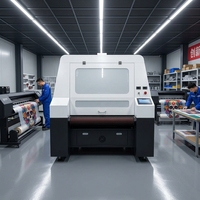 Machine de découpe laser haute vitesse 9070 modèle fermé pour étiquettes brodées, étiquettes d'entretien, étiquettes de col, découpeuse laser TPU