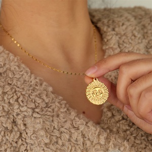 สร้อยคอจี้พระอาทิตย์พระจันทร์สแตนเลสสตีลชุบทอง 18k แบบปรับแต่งได้ - Product Image 6