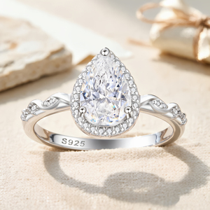 Proveedor de Joyería de Diseño Personalizado, Anillos de Compromiso, Aniversario y Fiesta de Plata de Ley 925 con Zirconia en Forma de Corazón y Corte Pera - Product Image 3