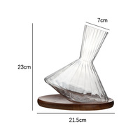Carafe à vin rouge rotative soufflée à la main, 23 cm de haut, en verre nervuré sans plomb, avec plateau en bois pour la dégustation de vins en hôtel