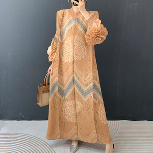 Vendita Diretta dalla Fabbrica: Abito Lungo Casual da Donna Traspirante con Maniche a Sbuffo e Motivi Floreali, Taglie Plus, per Primavera/Autunno - Product Image 3