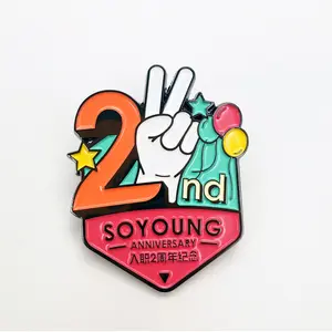 Logo personnalisé dessin animé design mignon métal alliage de zinc fer laiton bouton insigne papillon broche d'embrayage de bonne qualité