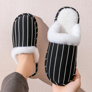 Pantuflas de invierno y otoño para hombre y mujer, zapatos de algodón cálidos y cómodos para interiores y exteriores. - Product Image 5