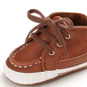 Мягкая подошва для мальчиков 0-18 месяцев, ПУ, повседневная обувь с носками, нескользящая, на шнуровке, детская спортивная обувь с носками