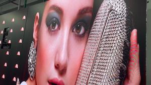 Écran LED publicitaire pliable pour la location, idéal pour les églises, les concerts, les scènes commerciales - Product Image 5