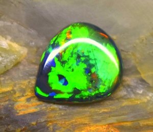 Piedra Preciosa Suelta de Ópalo Natural Multifuego de Alta Calidad, 3.5 CT, Cabujón de 15.9*13.8*3.4 mm para Joyería - Product Image 6