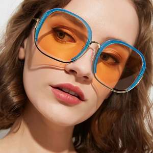 Gafas de Sol de Moda de Lujo 2020 con Protección UV400 para Mujer, Gafas de Sol Cuadradas de Metal con Degradado de Color - Product Image 1