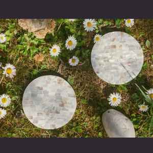 Sous-verres carrés de luxe en nacre et noyer, faits à la main, écologiques, classiques, pour la maison, le bureau et les restaurants - Product Image 1