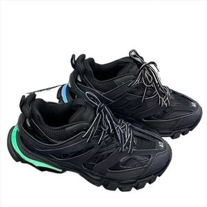 Zapatillas Deportivas Clásicas Retro 2025 con Luces LED, Estilo Casual con Cordones, Serie Running Track 3.0 - Product Image 1