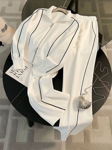 Completo Sportivo Casual Streetwear Taglie Forti da Donna, Set Due Pezzi Primaverile con Top Corto con Cappuccio e Pantaloni Larghi con Spacco - Product Image 4