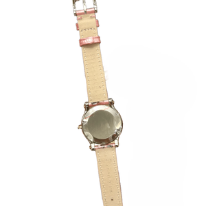 Montre-bracelet à mouvement à quartz avec cadran rond rose, accents de cristaux mobiles et bracelet en cuir à motif crocodile pour femmes Chopards - Product Image 3