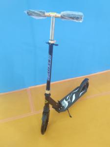 Trottinette pliable à <span class=keywords><strong>prix</strong></span> abordable pour enfants, trottinette de stunt personnalisée à grandes roues et LED pour jeunes - Product Image 1