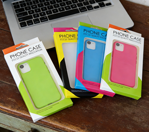 Boîte d'emballage colorée en carton fenêtré pour coque de téléphone, avec gaufrage UV et trou de suspension – Vietnam pour emballage de luxe certifié - Product Image 2