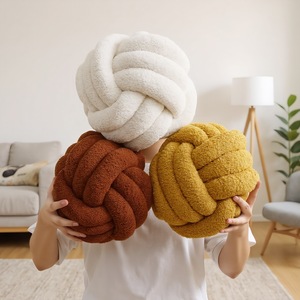 <span class=keywords><strong>Coussin</strong></span> décoratif en fausse fourrure d'agneau fait main, style moderne et simple, pour salon et chambre à coucher, couleur unie, tendance influenceur. - Product Image 3