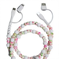 YuAn YA-187 Bracelet de charge perlé 4-en-1 en acrylique blanc, chargeur rapide 2.4A compatible iPhone Samsung Type-C