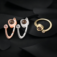 Bague de projection photo cachée « Je t'aime » en 100 langues, double cœur entrecroisé, ouverte, dorée, réglable, cadeau pour elle