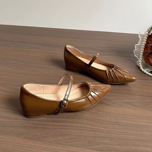Zapatos de Tacón Bajo Estilo Francés con Tacón Oculto, Modelo Mary Jane, Verano 2026, Nuevos Zapatos de Punta Puntiaguda con Pedrería para Mujer - Product Image 4