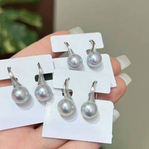 Pendientes de Plata de Ley con Acabado Mate y Perlas de Tacón Alto, Perlas Akoya de 8-9 mm, Casi Redondas, con Brillo Aurora y Pequeñas Imperfecciones, Joyería para Mujer - Product Image 4