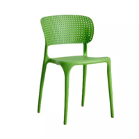 Chaise de salle à manger empilable Yi Supernatural italien Chaise en PP de style design européen avec trou pour restaurant, hôtel et salon