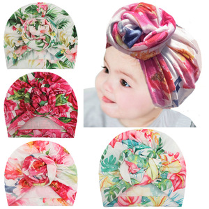 Nouveau bonnet d'été en satin pour bébé 2022 avec motif floral, style européen-américain, chapeau noué - Product Image 3