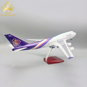 Modelo <span class=keywords><strong>de</strong></span> Avión <span class=keywords><strong>de</strong></span> Simulación Avanzada Boeing 747 Thai Airways con Ruedas <span class=keywords><strong>de</strong></span> Resina a Escala 1:150, Luces LED y Control <span class=keywords><strong>de</strong></span> Sonido - Product Image 4