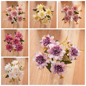 Bouquet di Dali Artificiali Sfumati Vintage - Decorazione Letteraria per Angoli di Lettura e Allestimenti da Tavolo - Product Image 5