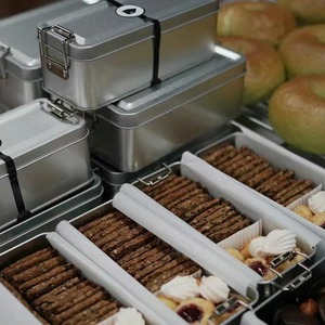 Bán buôn cấp thực phẩm 150x60x65mm Tiramisu rỗng kim loại <span class=keywords><strong>tin</strong></span> có thể với khóa cho bánh kẹo tráng miệng bánh trái cây Tiramisu kim loại hộp thiếc - Product Image 4