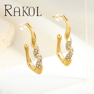 RAKOL EH8358 2024 Pendientes irregulares trenzados a prueba de agua Hipoalergénico Exquisitos Pendientes chapados en oro, adecuados para mujeres - Product Image 3