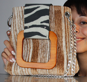 Borsa a Tracolla da Donna in Pelle Sintetica Personalizzabile con Stampa Animalier, Stile Rock Classico, Fatta a Mano, con Catena Dorata - Product Image 3