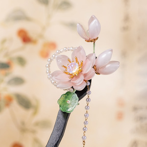 Épingle à cheveux chinoise rétro, accessoire pour cheveux Hanfu, épingle pour chignon, épingle à cheveux fleur de lotus, ornement capillaire en bois avec pompon, traditionnel - Product Image 1
