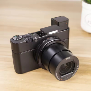 กล้องดิจิตอลมิเรอร์เลส Sony RX100M7 สีดำ ถ่ายวิดีโอ 4K สำหรับการเดินทาง ถ่ายภาพสตรีทแฟชั่น พร้อมการ์ดหน่วยความจำ SD - Product Image 4