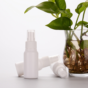 Tùy Chỉnh <span class=keywords><strong>60Ml</strong></span> 70Ml <span class=keywords><strong>HDPE</strong></span> Mềm Cảm Ứng Matte Trắng Mờ Xi Lanh Chai Nhựa Với Mini Phun Vít Cap Cho Chất Lỏng Và Nước Hoa - Product Image 1