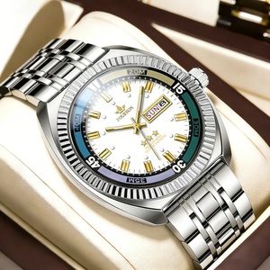 Montre à quartz pour homme avec cadran vert, bracelet en acier inoxydable, fonction date et jour - Product Image 4