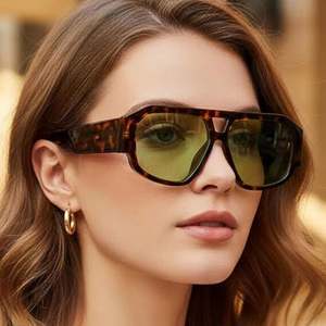 Gafas de Sol Cuadradas de Moda Personalizadas con Logotipo 2026, Colores Dulces para Hombre, Protección UV400, Doble Puente, Gafas de Sol Poligonales para Mujer - Product Image 2