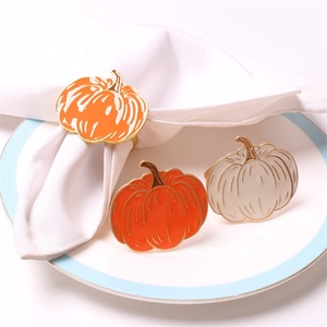 Petit porte-serviette en métal de luxe pour décoration de table de restaurant en or blanc argent pour décoration de table de fête en forme de citrouille - Product Image 1