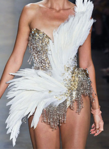 Plumes de queue de coq blanches en gros pour la décoration du Carnaval de Miami, des Bahamas et du Jankanoo - Product Image 6