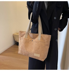 Sacs d'école en velours côtelé 2024, sacs à <span class=keywords><strong>main</strong></span> pour femmes, grands sacs à <span class=keywords><strong>main</strong></span> de haute qualité, sacs fourre-tout tendance pour femmes, sacs à bandoulière pour femmes - Product Image 5