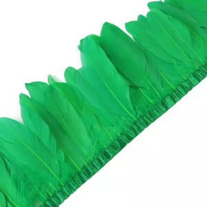 Ribete y flecos de plumas de ganso teñidas de 14-20 cm, calidad premium para disfraces de carnaval. - Product Image 6