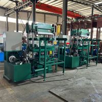 Nouvelle machine de production par injection de mousse EVA MelaMech pour la fabrication de mousse EVA pour pantoufles et chaussures.