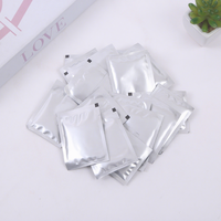 Lingettes humides non tissées avec logo personnalisé en feuille d'or, paquet individuel de voyage, lingettes nettoyantes jetables pour la restauration, les hôtels, les restaurants et les plats à emporter