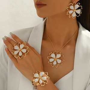 Européen américain élégant tridimensionnel creux goutte à goutte d'huile brillant feuille de Lotus boucles d'oreilles collier à la mode ensemble à la mode - Product Image 6